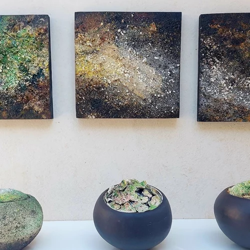 "Μια βιτρίνα, ένα παράθυρο στο βλέμμα...": 28 καλλιτέχνες καταπιάνονται με την ιδέα της "σποράς"