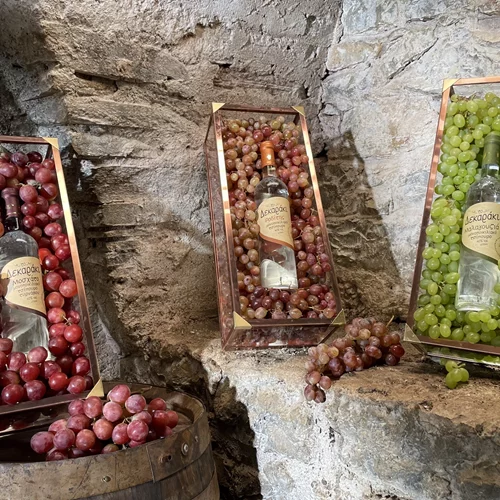 Στις γιορτές, η παράδοση χωρά στο ποτήρι