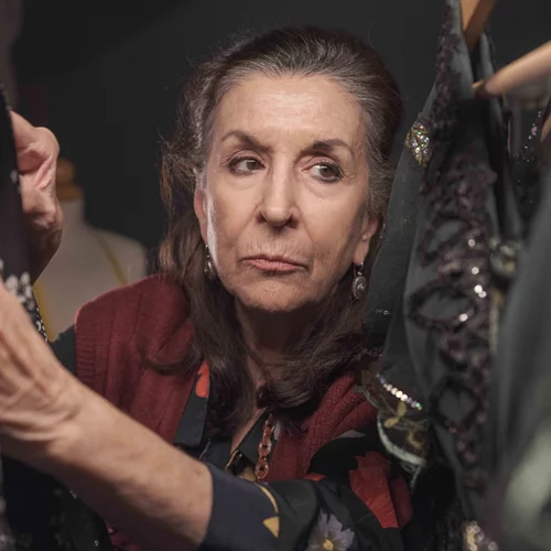 Η παράσταση "Μια ζωή - Ο μονόλογος μιας μοδίστρας" με τη Νένα Μεντή στη Θεσσαλονίκη