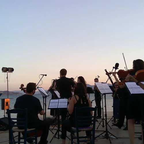 Το 18ο Μουσικό Φεστιβάλ Αίγινας γεμίζει την παραλία της Αύρας με μελωδίες