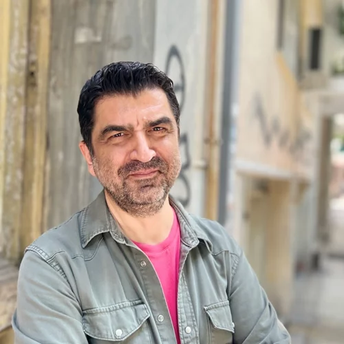 Ο συγγραφέας Μάκης Τσίτας συναντά αναγνώστες στην Πάρο