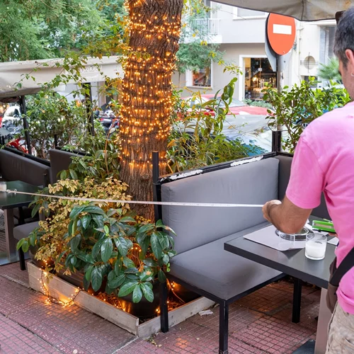 Έλεγχοι για αυθαίρετα τραπεζοκαθίσματα από τον Δήμο Αθηναίων