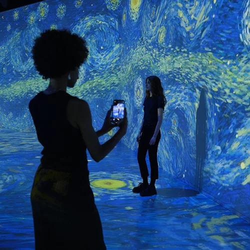 Το "Van Gogh: The Immersive Experience" είναι η εικαστική έκπληξη του φθινοπώρου