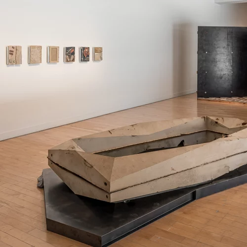 Δίνουμε ραντεβού στον Πειραιά για δύο ιντριγκαδόρικες εκθέσεις