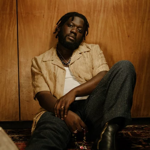 O Michael Kiwanuka θα φέρει τη σόουλ στο Ηρώδειο