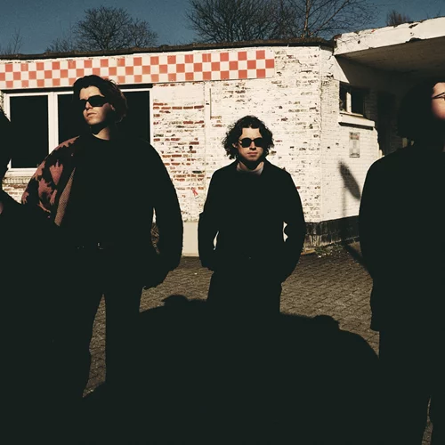 SONS: "Το rock ‘n’ roll δεν είναι μόνο μάτσο αρσενικά με δερμάτινα τζάκετ"