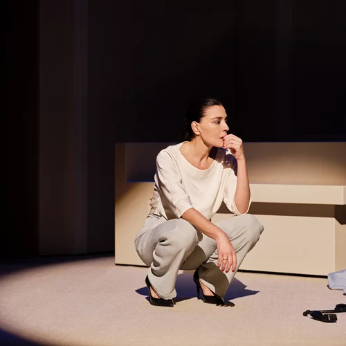 "Ακρωτήρι" με τη Μαρία Ναυπλιώτου: Τελευταίες παραστάσεις στην Αθήνα