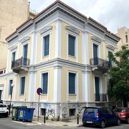 Η Monumenta "καταγράφει τα κτίρια του Πειραιά"