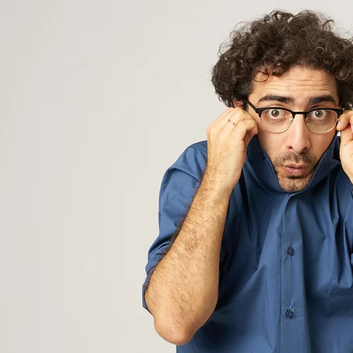 Ο Λάμπρος Φισφής επιστρέφει ανανεωμένος στο θέατρο "Τζένη Καρέζη" με το "Πολύ καλύτερα τώρα…"