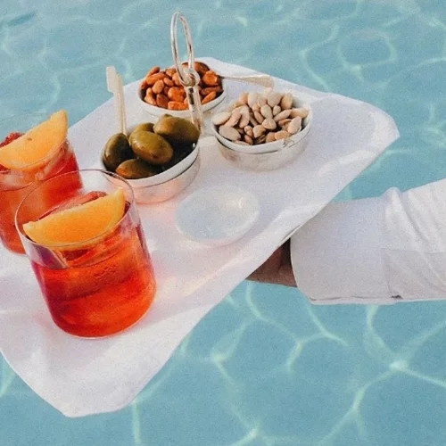 Η φάση είναι early drinks: Πίνουμε στις spritzερίες και τα aperitivo μπαρ