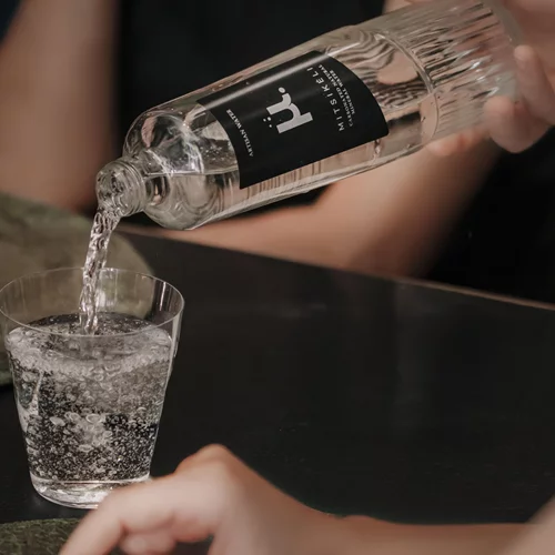 Υπάρχει ένα premium νερό που συμπλέει με το fine dining