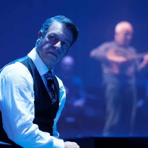 11 τελευταίες παραστάσεις για το "Τα πήρες όλα κι έφυγες – Η ζωή του Στράτου Διονυσίου" στο Παλλάς