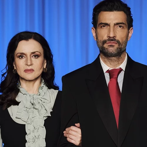 Στην πρόβα του "Οιδίποδα" του Ρόμπερτ Άικ: Όταν η αλήθεια αρχίζει να γεμίζει το χώρο