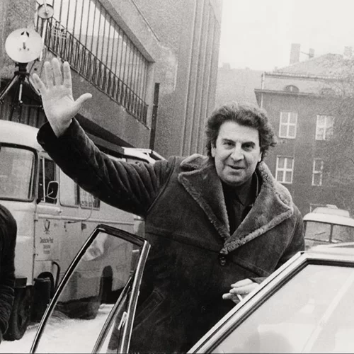 Ο Μίκης Θεοδωράκης στη μεγάλη οθόνη