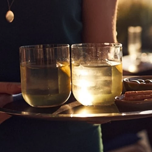 Το The Great Sunday Club του 'Avra' βγαίνει στην πισίνα