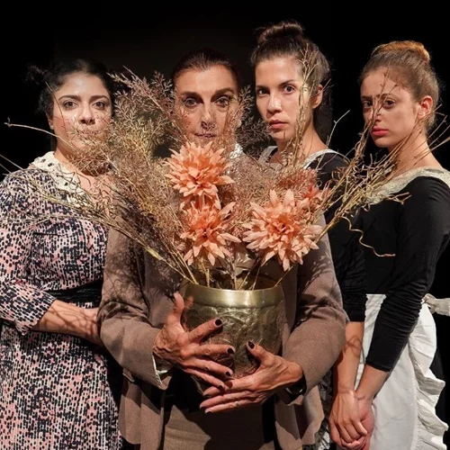 "Πλάσματα του Θεού: υπόθεση Παπέν": Παράταση παραστάσεων για την αληθινή ιστορία που αποκαλύπτει ένα από τα πιο αινιγματικά εγκλήματα του 20ού αιώνα