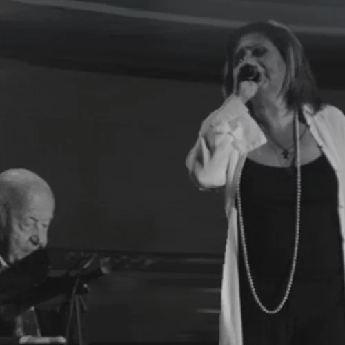 Η Λένα Αλκαίου παρουσιάζει στο Άλσος τα "Λαϊκά του Πλέσσα"