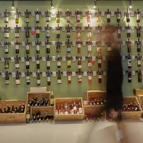 "Hiccups": Ποτά και βινύλια στο Κουκάκι