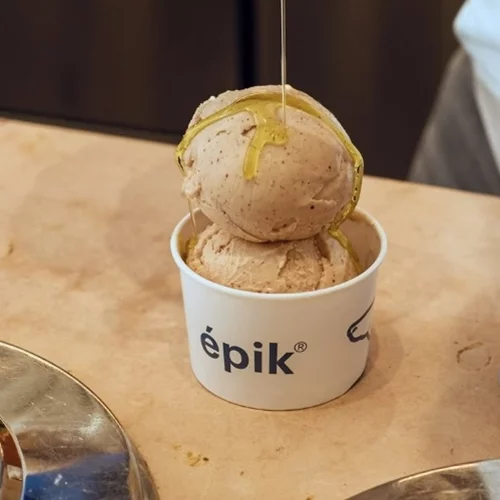 Epikά παγωτά από Στέλιο Παρλιάρο, Μιχάλη Μερζένη και 72H Artisanal Bakery