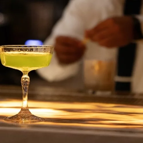 Island life και ευ πίνειν: Στα μπαρ των νησιών που θα πιούμε αυτό το καλοκαίρι