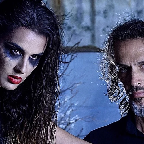 "Η Κατσαρίδα Κ.": Tο καφκικό υπαρξιακό ταξίδι που κέρδισε το κοινό επιστρέφει στο Θέατρο Αργώ