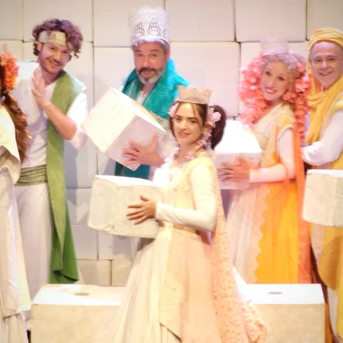 Εορταστικό πρόγραμμα παραστάσεων για το "Παραμύθι χωρίς όνομα"