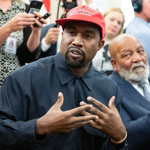 Ο Kanye West πουλάει μπλουζάκια με σβάστικες: Σφοδρές αντιδράσεις και κατακραυγή