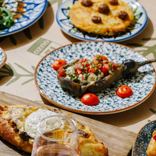 Τι γεύση μας αφήνει μια από τις νοστιμότερες ταβέρνες των βορείων προαστίων