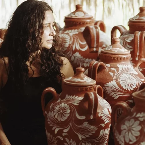 Πώς η εικαστικός Adriana Varejão καταρρίπτει τις παραδοσιακές μορφές τέχνης