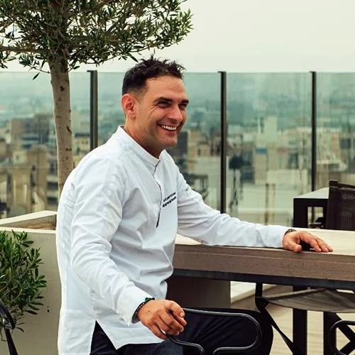 Ο Κωνσταντίνος Φιλιππόπουλος γνωρίζει καλά για ποιους λόγους μαγειρεύει