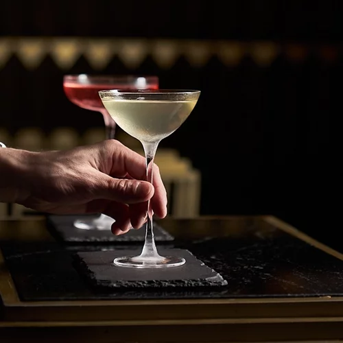 "Handshake Speakeasy": Πώς ένα μπαρ από το Μεξικό κατέκτησε τον πλανήτη