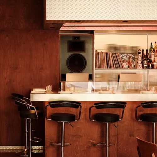 Ένα από τα καλύτερα μπαρ της Αθήνας πιάνει πόστο στο Βουλκανιζατέρ