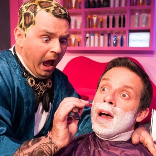 Ανανεωμένο βγαίνει σε καλοκαιρινή περιοδεία το "Σεσουάρ για δολοφόνους"