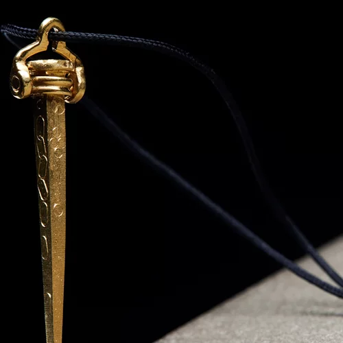 "Clavus Annalis": Μια έκθεση κοσμήματος διερευνά την ανθρώπινη τάση συλλογής αντικειμένων