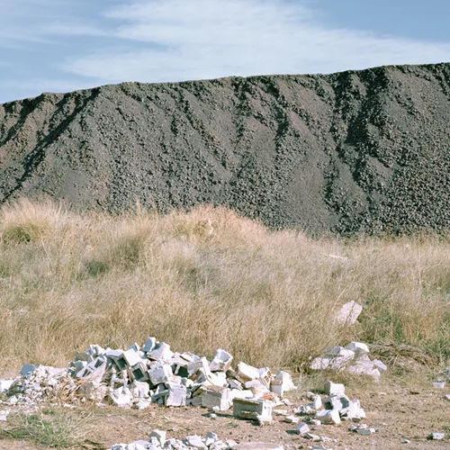 Η Λαυρεωτική γίνεται και πάλι ένας χώρος εικαστικού πειραματισμού, επαναφέροντας "απόηχους μιας μακρινής εποχής"