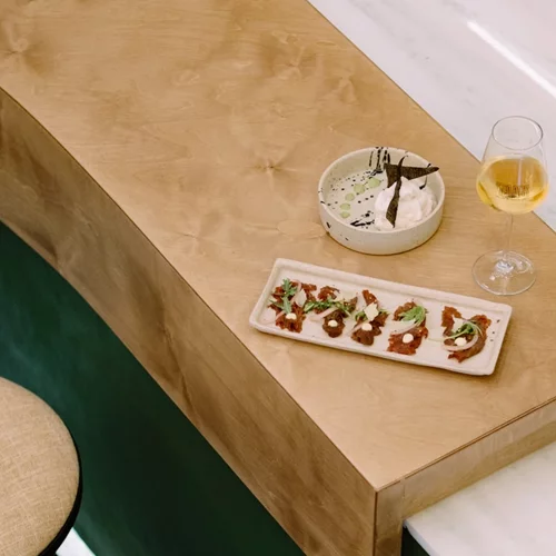 Στο 'Fellos' για κρασί, spritz και μικρά πιάτα