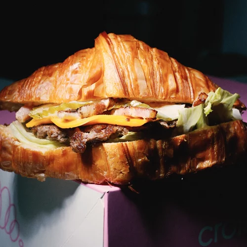 To 'World x11' στήνει ένα επικό "περίπου" brunch μαζί με το 'Overoll'