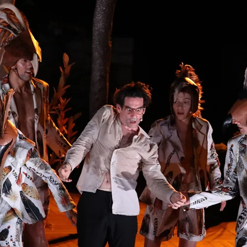 5 λόγοι για να δούμε τους "Όρνιθες" του Άρη Μπινιάρη