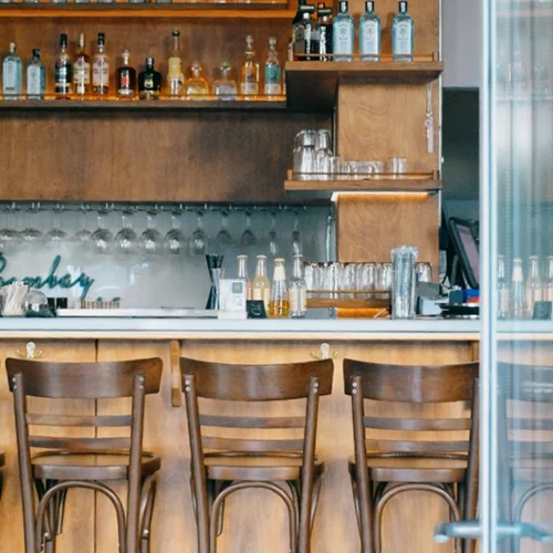 Ένα μπαρ... Τσιμπούρι μόλις άνοιξε στα Ιλίσια