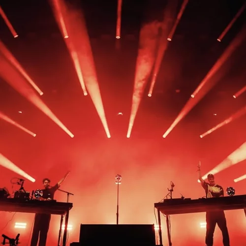 Οι Weval ηλεκτρίζουν το Universe