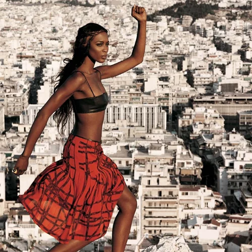 Την αμφίδρομη σχέση μόδας και σύγχρονης τέχνης εξετάζει η έκθεση "Είσαι ότι φοράς"