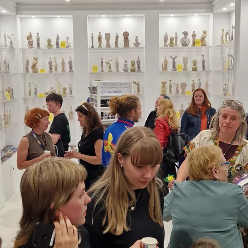 ΟΙ Ελληνες σκηνογράφοι απο την Πράγα στην Πειραιώς 260