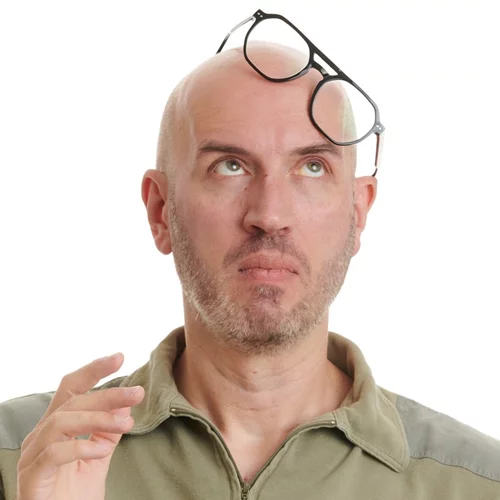 "Α4": Δύο τελευταίες late-night παραστάσεις απομένουν για το stand-up του Δημήτρη Δημόπουλου