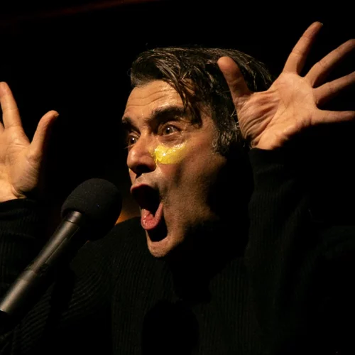 "Κόκκαλο": Η εκρηκτική παράσταση για τον Αρτό που καθήλωσε το κοινό της Νέας Υόρκης επιστρέφει