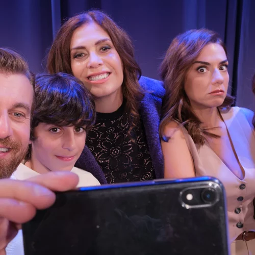 "Unfriend": Παρακολουθήσαμε την παράσταση στον Νέο Ακάδημο και μεταδίδουμε εντυπώσεις μας