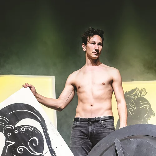 "Αίας" του Σοφοκλή: Μια παράσταση-τομή στον σύγχρονο σκηνικό λόγο