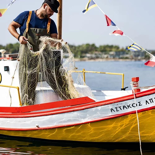 Στην 'κυριλέ' ιχθυόσκαλα της πόλης, υπάρχει ένα εστιατόριο-θαλασσινό παραμύθι