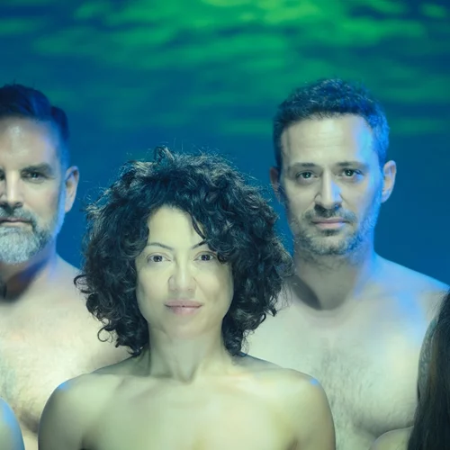 "Τα Παιδιά ενός Κατώτερου Θεού" στο Θέατρο Άλφα: Μια σπουδαία ιστορία επανέρχεται με σύγχρονη ματιά