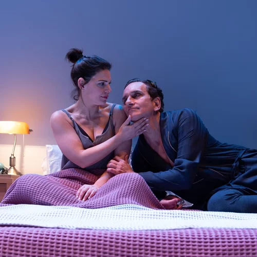 Αποκαλυπτικές "Σκηνές από ένα γάμο" στο Χώρα