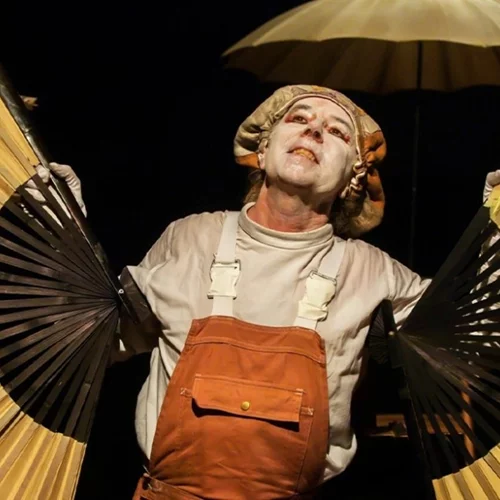 Ταξίδι φαντασίας με τον Donald Kitt, μέλος του Odin Teatret, στην Αθήνα: "Fool in the Full Moon"